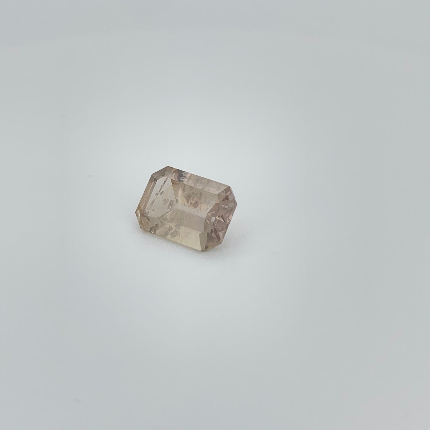 Cushion cut brown Sapphire, 6.18 ct