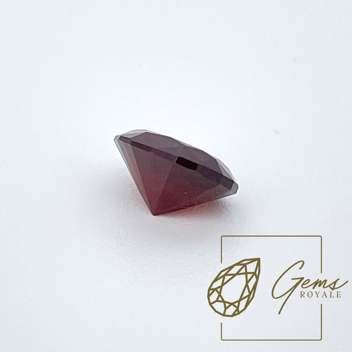Oval brilliant Rhodolite Garnet, 2.46 carats