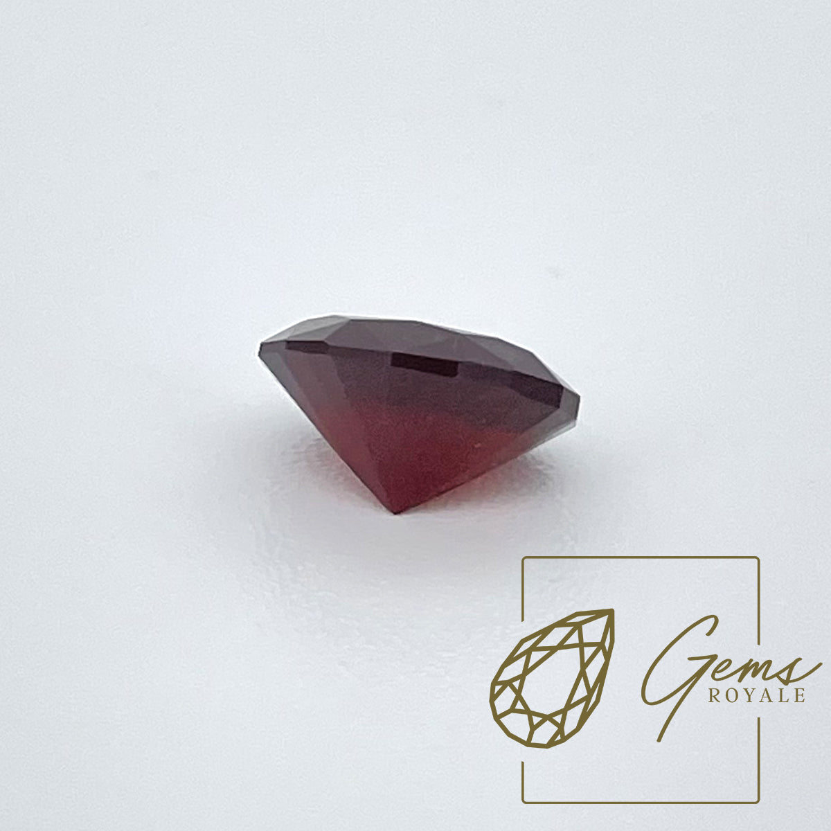 Oval brilliant Rhodolite Garnet, 2.46 carats