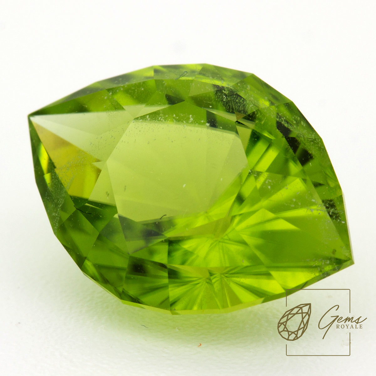 Eye cut Peridot 6.7 Ct